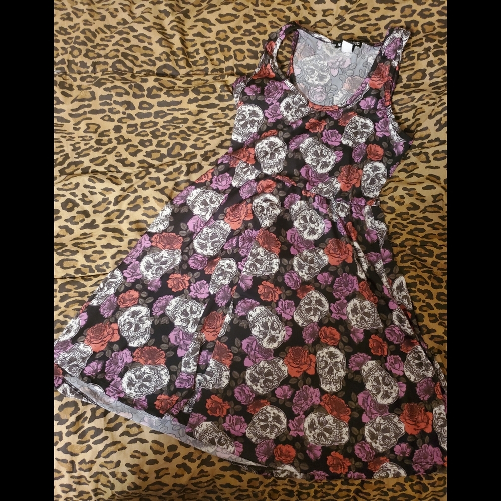 Hot Topic Skulls and Roses Dress - Picture 4 of 5